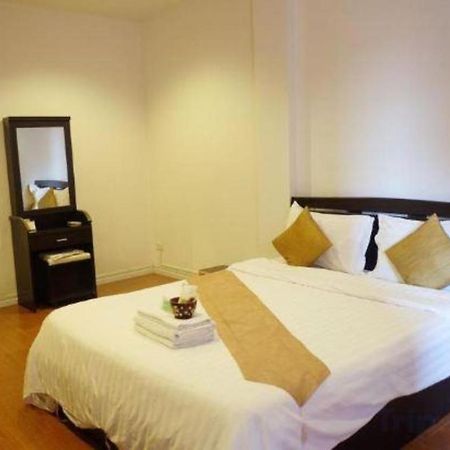 Hotel Oyo 1089 Baan Boran Bangkok Zewnętrze zdjęcie