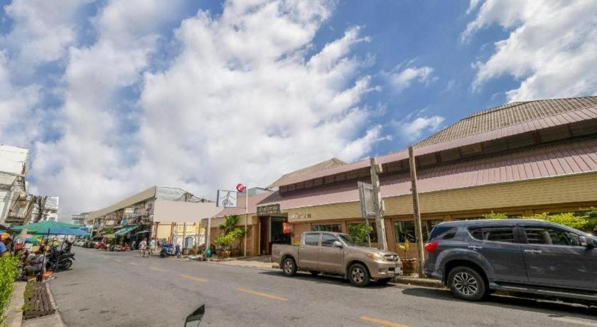 Hotel Oyo 1089 Baan Boran Bangkok Zewnętrze zdjęcie
